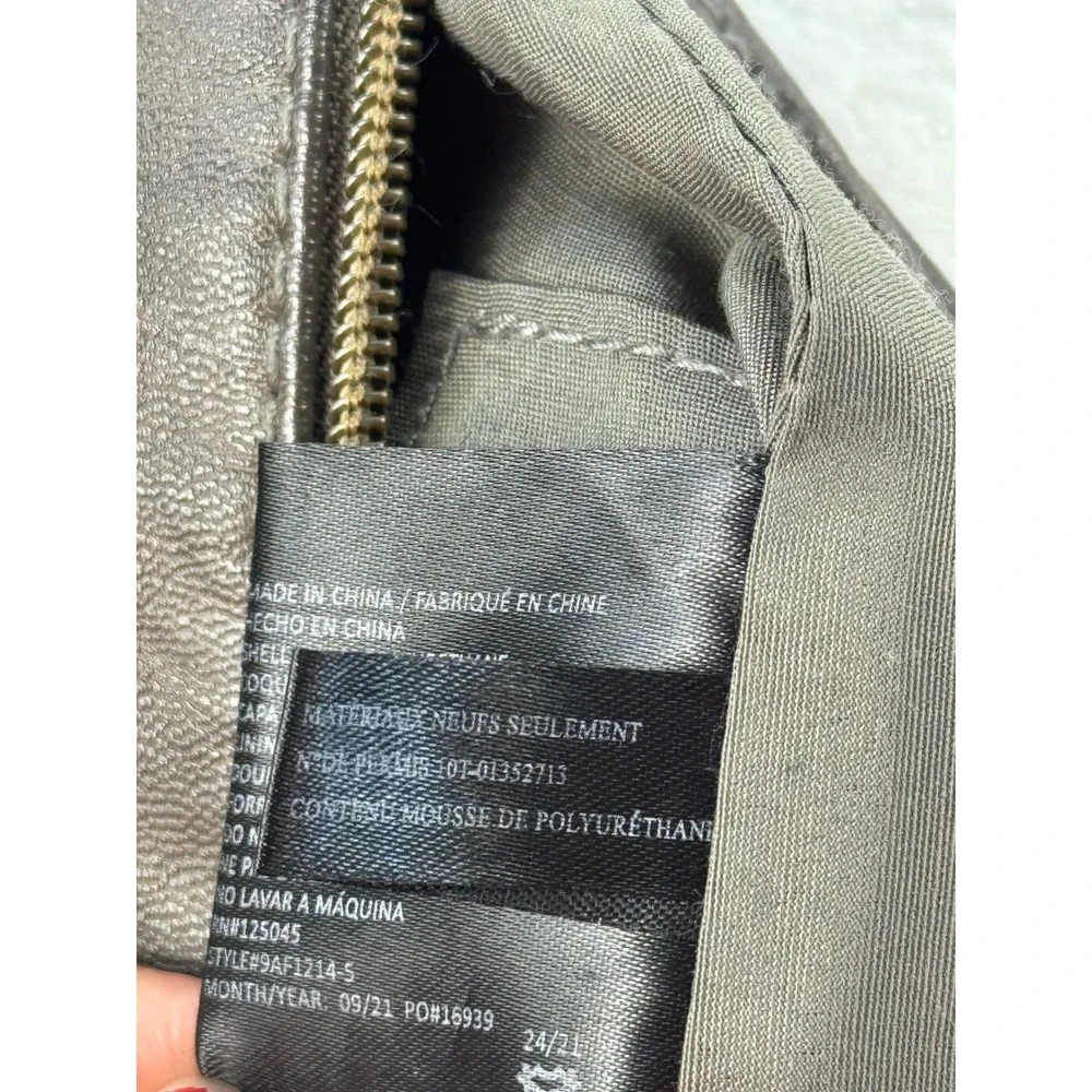 Stone‎ Mountain USA Grey Faux Leather Multi-Pocket Crossbody Bag 9AF1214-5
